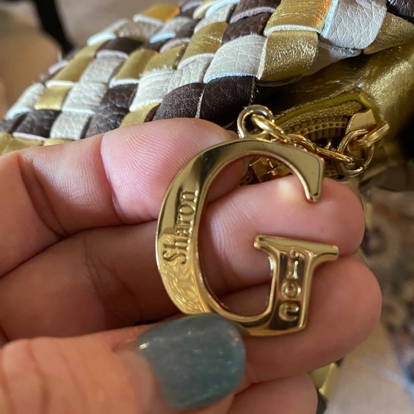 Gorgeous designer bag from Italy. Very classy! - Picture 4 of 10